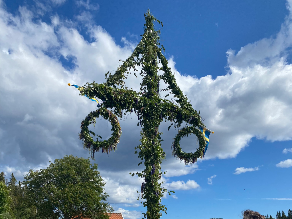 Olofsfors AB toivottaa kaikille hyvää juhannusta!